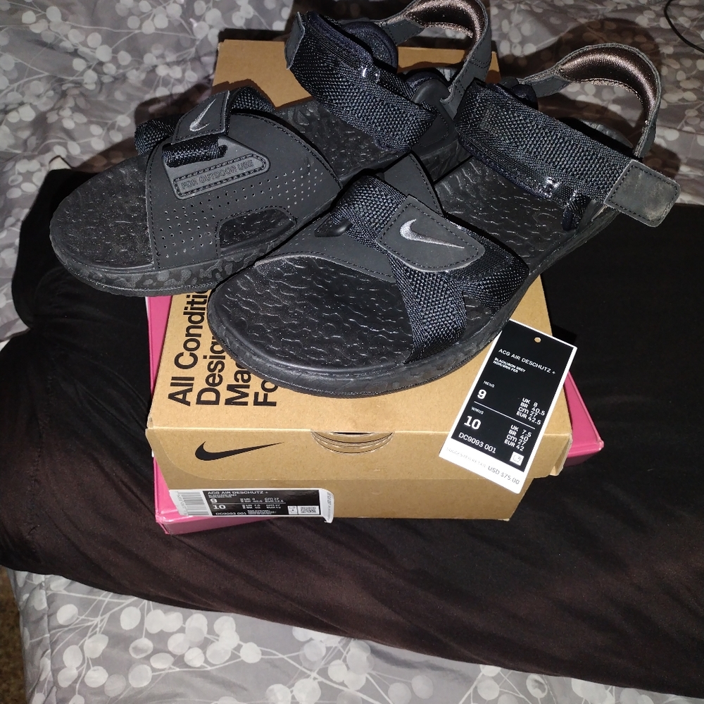 Nike ACG AIR Deschutz Sandles Black/Iron Grey Men's size 9 Wmn's size 10